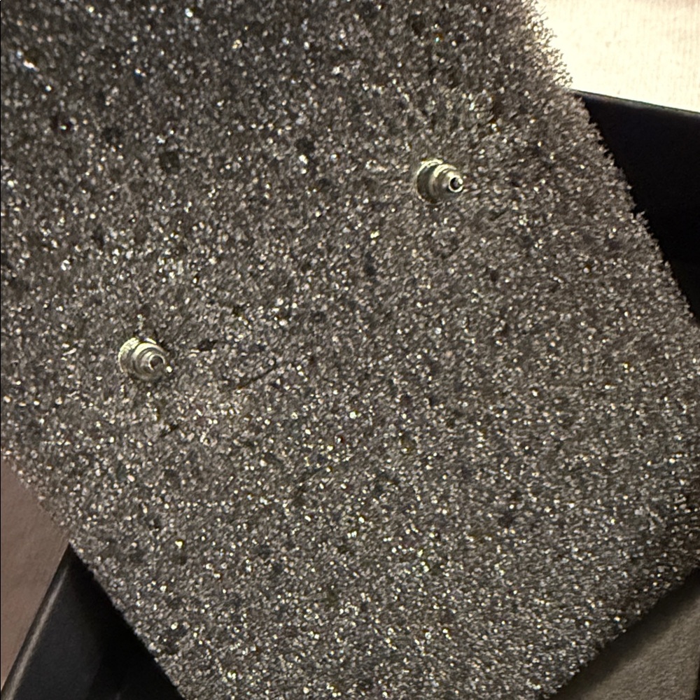 Stunning Sapphire and Silver Leaf Earrings - Picture 3 of 4